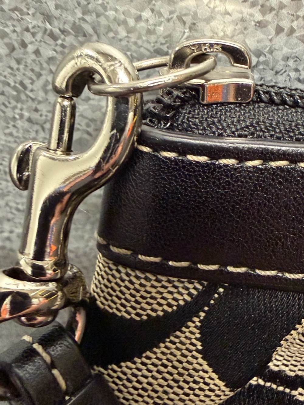 Coach Signature Canvas Wristlet Black Ivory Monogram Y2K - Picture 3 of 10